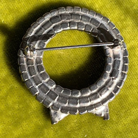 Vintage Soldered Christmas Wreath With Bow Brooch - Picture 3 of 3